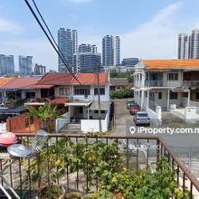 High Ground, End Lot, Freehold, South Facing, Section 17 PJ