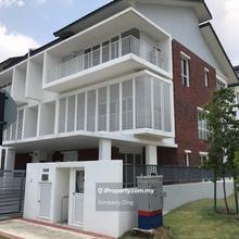 Fully Furnished 3 Storey Semi D For Rent 