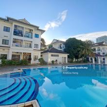 JB Town Area Freehold 2 Bed 2 Bath Polo Park Condominium Renovated 