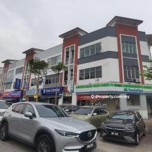Subang Bestari Corner shop facing Help Uni near anchor tenants
