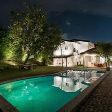 Corner Bungalow with Private Pool&Garden, Ample Parking Space