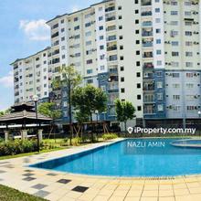 View Facing Pool Casa Riana, Puchong