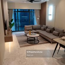 Luxury Condo with Fully Furnish, Good Investment, 100m to MRT!!