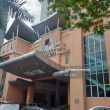 Short walk to Paradigm mall and short drive to LRT station