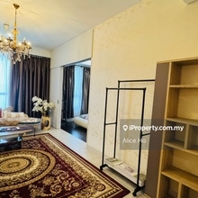 Walking distance to lrt station n bus station 
