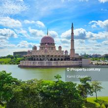 Your Dream Home with Rooftop Garden & Stunning Lake View!