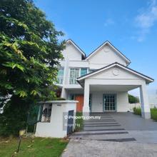 Tropika-Elizabeth Falls Semi-D With Basement 