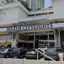 3 storey corner shoplot with 4.4% ROI