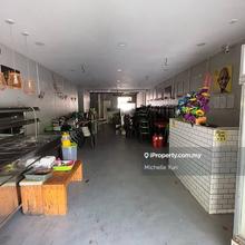 Ground floor shop,intermediate,fridge,restaurant,vacant,ready now