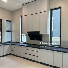 Bandar kinrara anggu Semi D for rent 