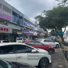 Main road frontage Grd and 1st flr shop to let