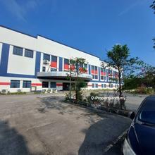 Freehold warehouse with loading bay