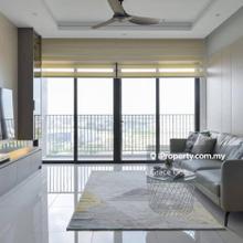 Ready Move In / Freehold / Beside mall & Shop /Fully Furnished