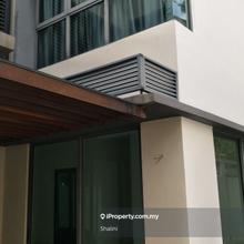 Beautiful Semi-D in brand new condition for sale!