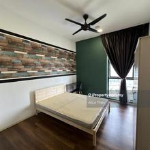 Sqwhere, Female unit Master Room, 3 min walk to MRT 