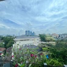 Beautiful city view, move in condition ,quiet neighbourhood 