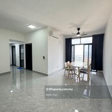 3 Bedrooms corner with 2 Carparks. Ready to move in.