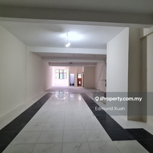 Retail lot with good traffic and visibility