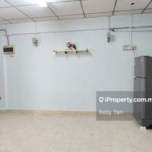 Rent 1st Floor Sri Pulau Pinang Flat Taman Ikan Emas LRT Cheras 2room