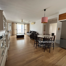 Renovated Vintage Style Cosy Home with Balcony