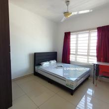 Near MRT Kota Damansara Medium Room Kota Damansara