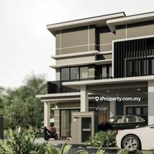 Rumah Banglo Dua Tingkat di Selama 