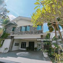 Walking distance to club house 