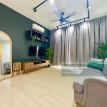 Beautifully renovated unit! Freehold 2 Carpark! Move in condition!