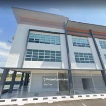 Pine square big corner  first floor for rent 