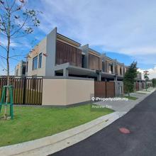 Aurora Sentral Villa, Corner lot 44x75ft superlink house for Sale