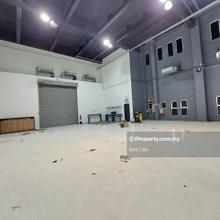 Semi-detached factory with high visibility