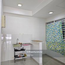 Zenith Residences Condo, 990sf, 3r2b, Basic, 1cp, Kelana Jaya,LRT,PJ