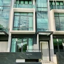 East Residence, Klgcc