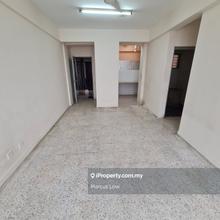 Ground Floor Unit. Good Location, Amenities and Easy Accessibilities!