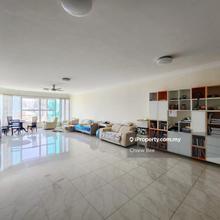 Low density 2600sf unit at prime location (right beside Gurney Walk!)