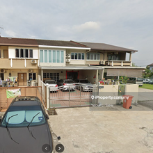 Corner unit got income appx 6k permonth suitable for investment 