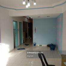 Seri Kembangan Kantan Court Apartment Well Maintain 3 Bedroom for Sale