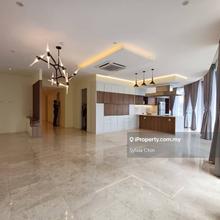 Short walk to Aveue K mall and link to Lrt station 