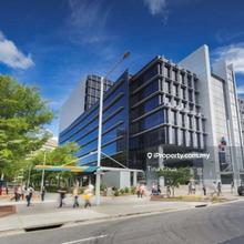 Commercial Building with Mainroad Frontage