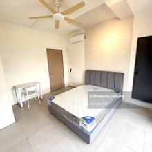 Fully Furnished Big Middle Room, Ready to Move In! 7 Min to Mid Valley