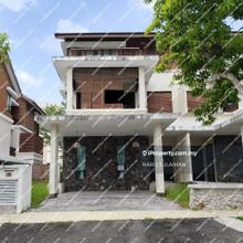 Jalan Tropika, Bandar Batu Feringghi - 3 storey semi-D
