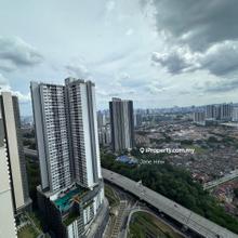 Freehold Quinn 3rooms Partly Furnished next to LRT