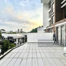 Big Balcony same level as facilities, partially furnished with 2cpark!