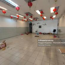 Good for invesment or own use , ROI 5% , facing main road , cheras