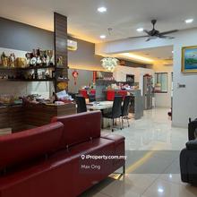 Excellent location , 2.5 Storey Fully Reno For Sale