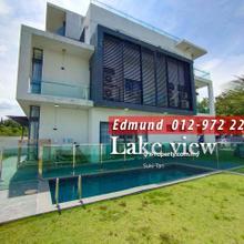 Lake view and huge land Semi-D