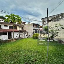 No Split Level, Comes with Garden, Near Park