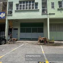 Limited intermediate lot linked factory in Subang U5
