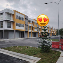 Brand New Molek Hub @ Taman Molek Three Storey Shoplot 