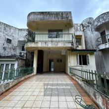 Freehold, big garden space for extension